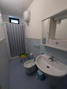 Koupelna v ubytování casa vacanze Villa BAIA-LUNA + 46 fotografií