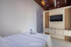 Μια τηλεόραση ή/και κέντρο ψυχαγωγίας στο Studio Aconchegante em Itapema, SC RGOB701