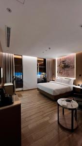 a large bedroom with a bed and a table at فندق ايليقنت in Khamis Mushayt +9 photos