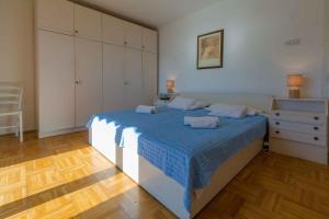 Postel nebo postele na pokoji v ubytování Apartment in Crikvenica 39237