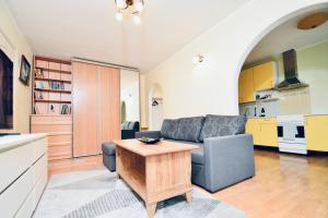 Kuchyň nebo kuchyňský kout v ubytování Spacious apartment with balcony