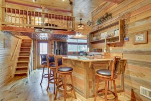 Φωτογραφία από το άλμπουμ του Walk to Lake and Dining Couples Cottage in Pepin σε Pepin