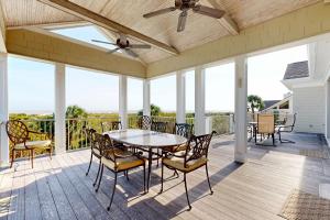 a screened porch with a table and chairs at Catesby's Bluff 2240 in Seabrook Island