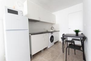 Köök või kööginurk majutusasutuses Piso con Piscina comunitaria