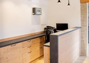 an office with a desk with a computer on it at AL Borgo in Tempio