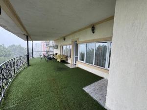 Aed väljaspool majutusasutust Karo Hotel