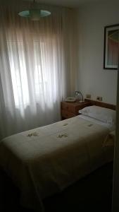 Voodi või voodid majutusasutuse Albergo Ristorante Iris toas