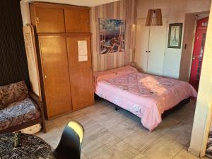 Ένα ή περισσότερα κρεβάτια σε δωμάτιο στο Monoambiente cuádruple con vista al mar