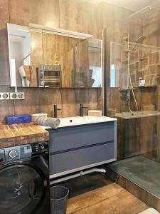 a bathroom with a sink and a washing machine at Delrio in Nantes +55 photos