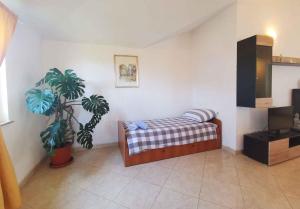 Łóżko lub łóżka w pokoju w obiekcie Apartment in Sveti Lovrec - Istrien 27830