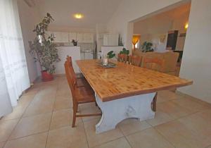 Kuchnia lub aneks kuchenny w obiekcie Apartment in Sveti Lovrec - Istrien 27830