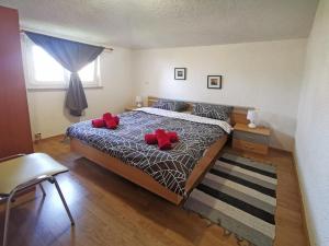 Łóżko lub łóżka w pokoju w obiekcie Apartment in Sveti Lovrec - Istrien 27830