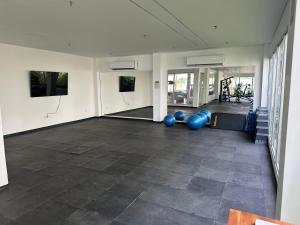 a room with a gym with blue pilates balls at baia kristal paraiso aguas cristalinas in Cartagena de Indias