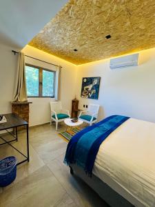 a bedroom with a bed and a table and chairs at The Quetzal in Cancún +37 photos