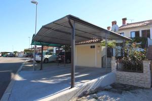 Budynek, w którym mieści się apartament