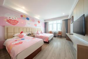Postel nebo postele na pokoji v ubytování Rezen Select Shanghai International Resort