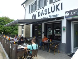 Daslukiにあるレストランまたは飲食店