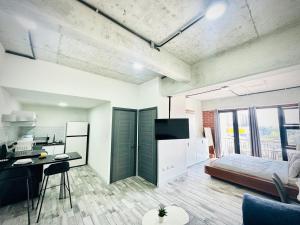 Η κουζίνα ή μικρή κουζίνα στο Silk Apartment with parking, balcony, gym and terrace in z4 +11 φωτογραφίες
