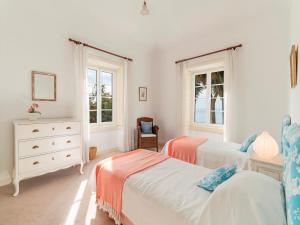 Postel nebo postele na pokoji v ubytování Magnificent Funchal Villa Quinta D'alegria 4 Bedrooms Panoramic Sea View + 17 fotografií