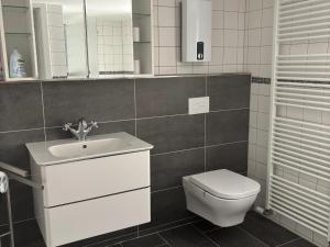 Vannituba majutusasutuses Ferienparadies in der Vulkaneifel +29 fotot