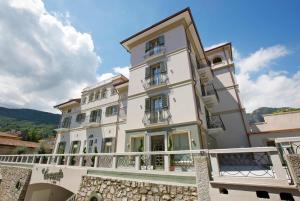 Nespecifikovaný výhled na hory nebo výhled na hory při pohledu z hotelu