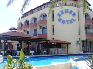 Bazén v ubytování Kemer Hotel nebo v jeho okolí