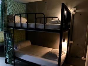 Postel nebo postele na pokoji v ubytování Doze Hostel