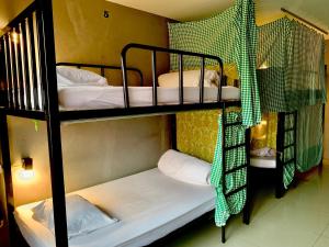 Postel nebo postele na pokoji v ubytování Doze Hostel