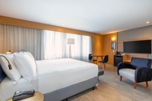 Uma TV ou centro de entretenimento em Holiday Inn Sao Paulo Parque Anhembi by IHG