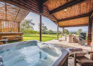 Kolam renang di atau dekat dengan Sun Hill Lodges