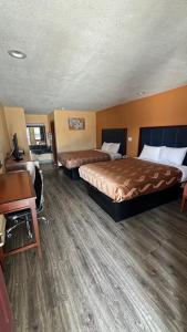 Postel nebo postele na pokoji v ubytování Econo Lodge