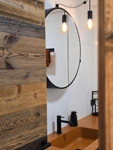 a bathroom with a sink and a mirror at Dolomiten Lounge - moderno con parcheggio privato in Pergine Valsugana