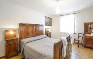 Ein Bett oder Betten in einem Zimmer der Unterkunft Beautiful Home In Sovramonte With Wifi