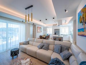 Ruang duduk di Villa Blu Brac A Beautiful 3 Bedroom Villa A Stones Throw To The Beach