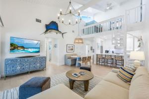 Μια τηλεόραση ή/και κέντρο ψυχαγωγίας στο Villa Sanibel 1E