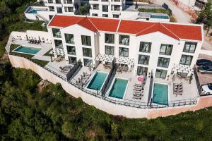 Bazén v ubytování Orange Tree Pool Villas - Sea View and Private Pool nebo v jeho okolí
