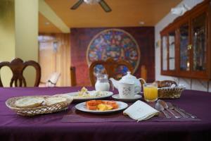 Makanan di atau berdekatan hotel