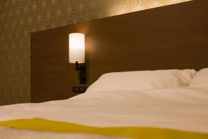 Postel nebo postele na pokoji v ubytování Tosei Hotel Cocone Ueno
