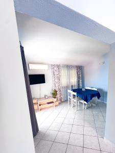 Photo de la galerie de l'établissement Apartments Bilaja, à Marina