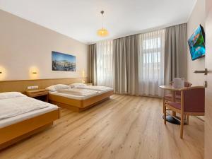 Postel nebo postele na pokoji v ubytování Hotel-Pension Fünfhaus