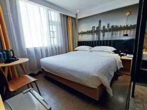 Ένα ή περισσότερα κρεβάτια σε δωμάτιο στο Lanyu Hotel-Guangzhou YongQingFang Tourist Scenic Spot Branch-Airport pick-up service