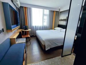 Ένα ή περισσότερα κρεβάτια σε δωμάτιο στο Lanyu Hotel-Guangzhou YongQingFang Tourist Scenic Spot Branch-Airport pick-up service
