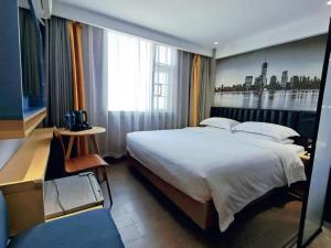 Ένα ή περισσότερα κρεβάτια σε δωμάτιο στο Lanyu Hotel-Guangzhou YongQingFang Tourist Scenic Spot Branch-Airport pick-up service