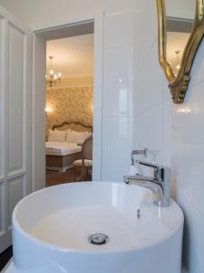 Ett badrum på Maison Elysée