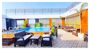 Πισίνα στο ή κοντά στο Hotel Grand Patli-putra Siwan