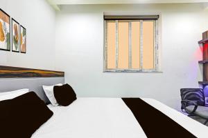 Postel nebo postele na pokoji v ubytování Collection O Sheesh Mahal Hotel