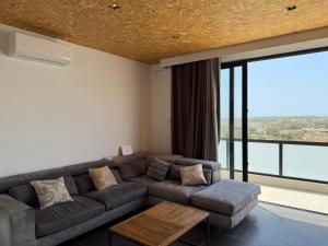 Гостиная зона в XL Sky Villa Seaview & Hot Tub BBQ