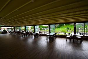 A restaurant or other place to eat at Zagnospasa Konaklari