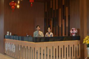 Gasten van Front One Hotel Gombong