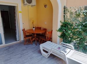 a dining room with a table and chairs at Sunshine calabria in Pizzo